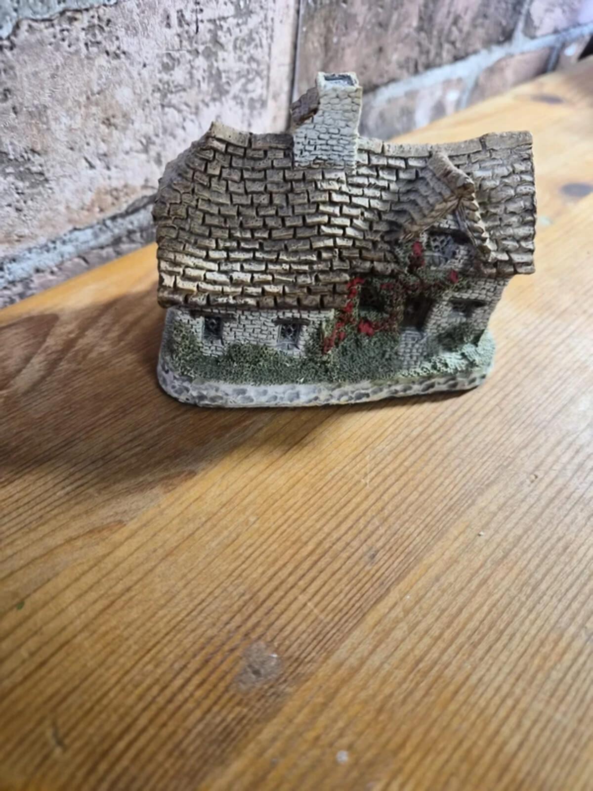 David Winter Vintage Sussex Cottage