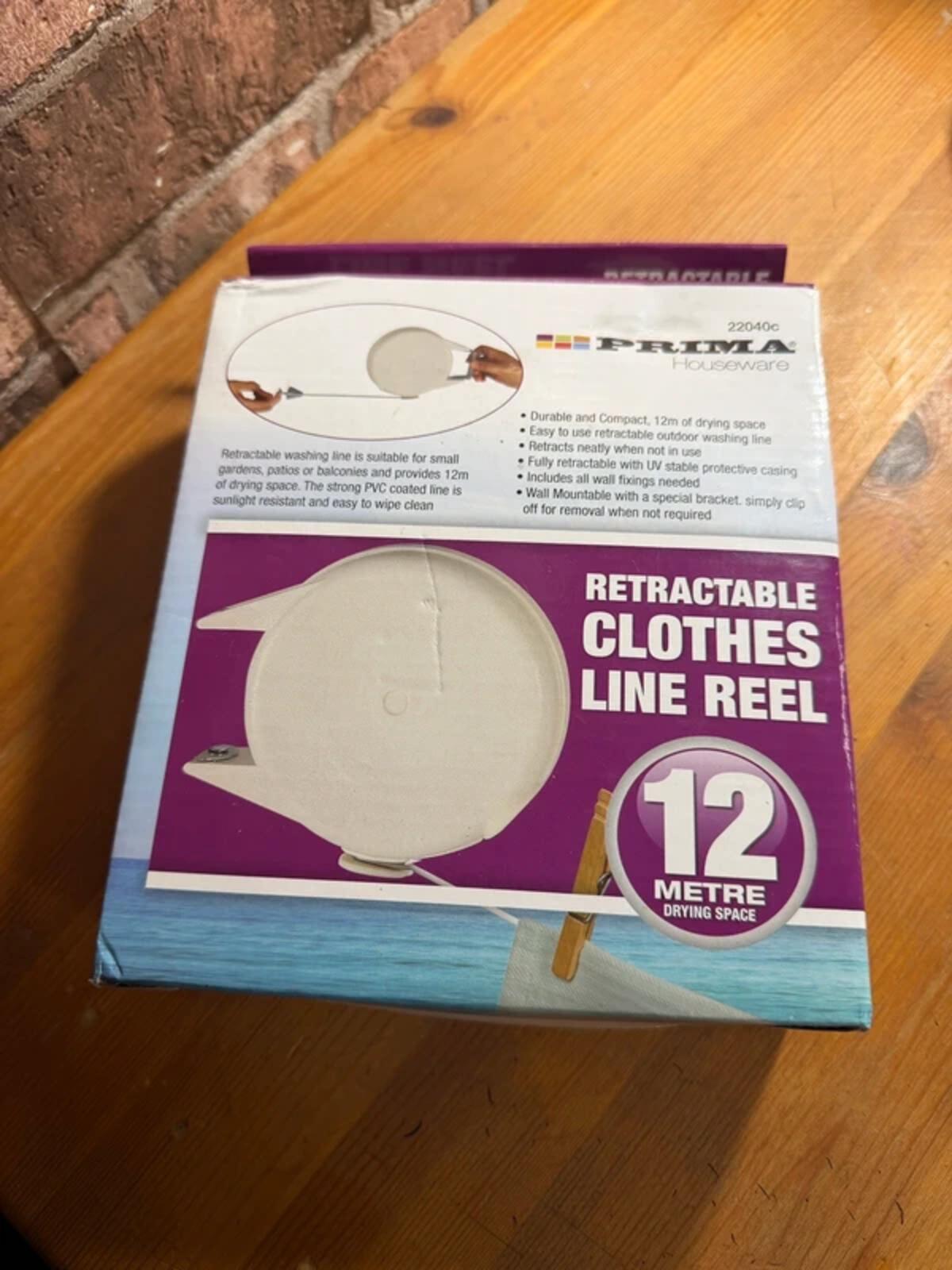 Retractable clothes washing line