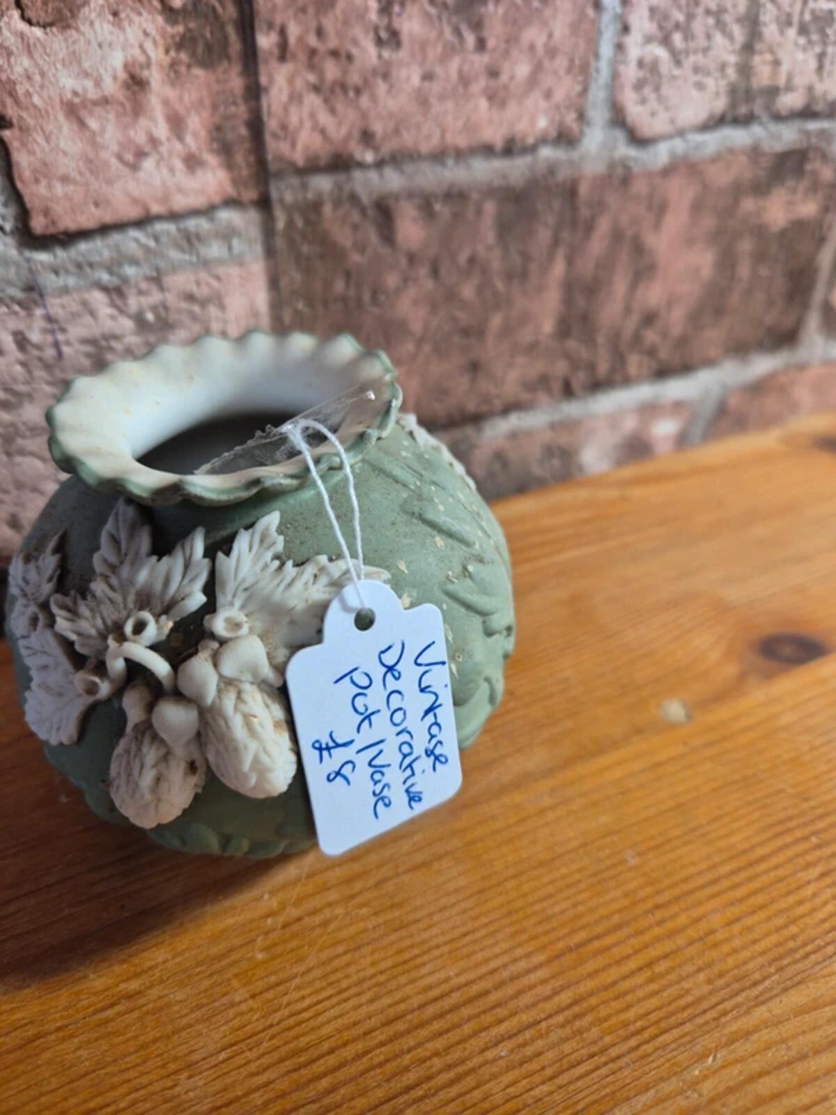 Vintage decorative pot/vase