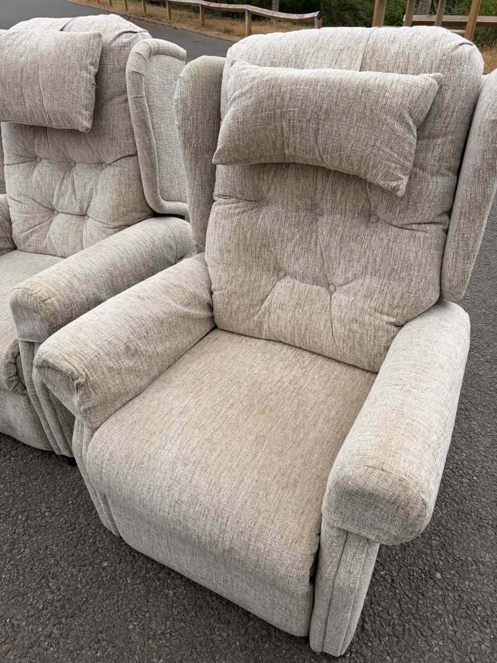 Oatmeal Rise and Recline Armchair