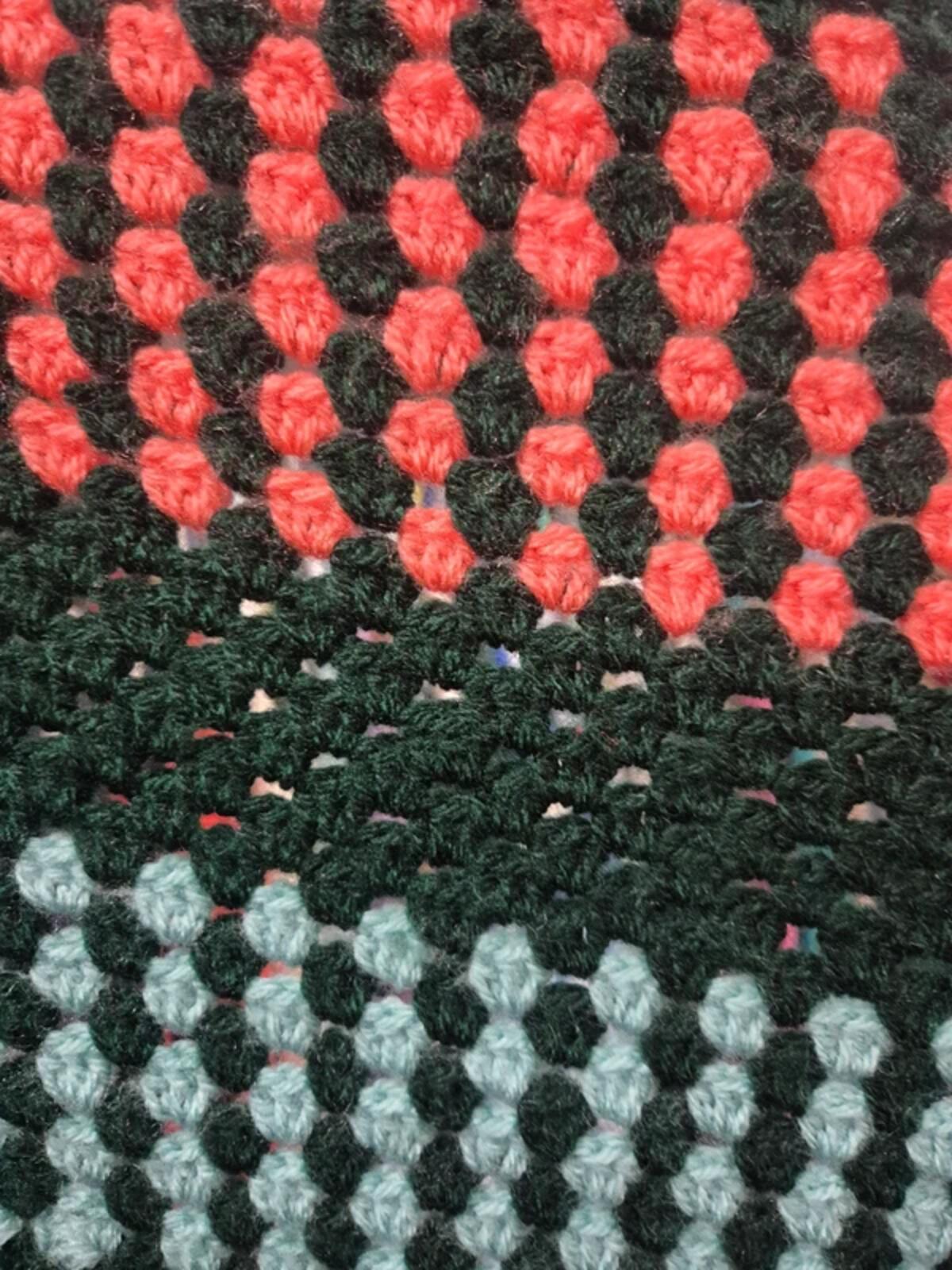 Crochet blanket red/green