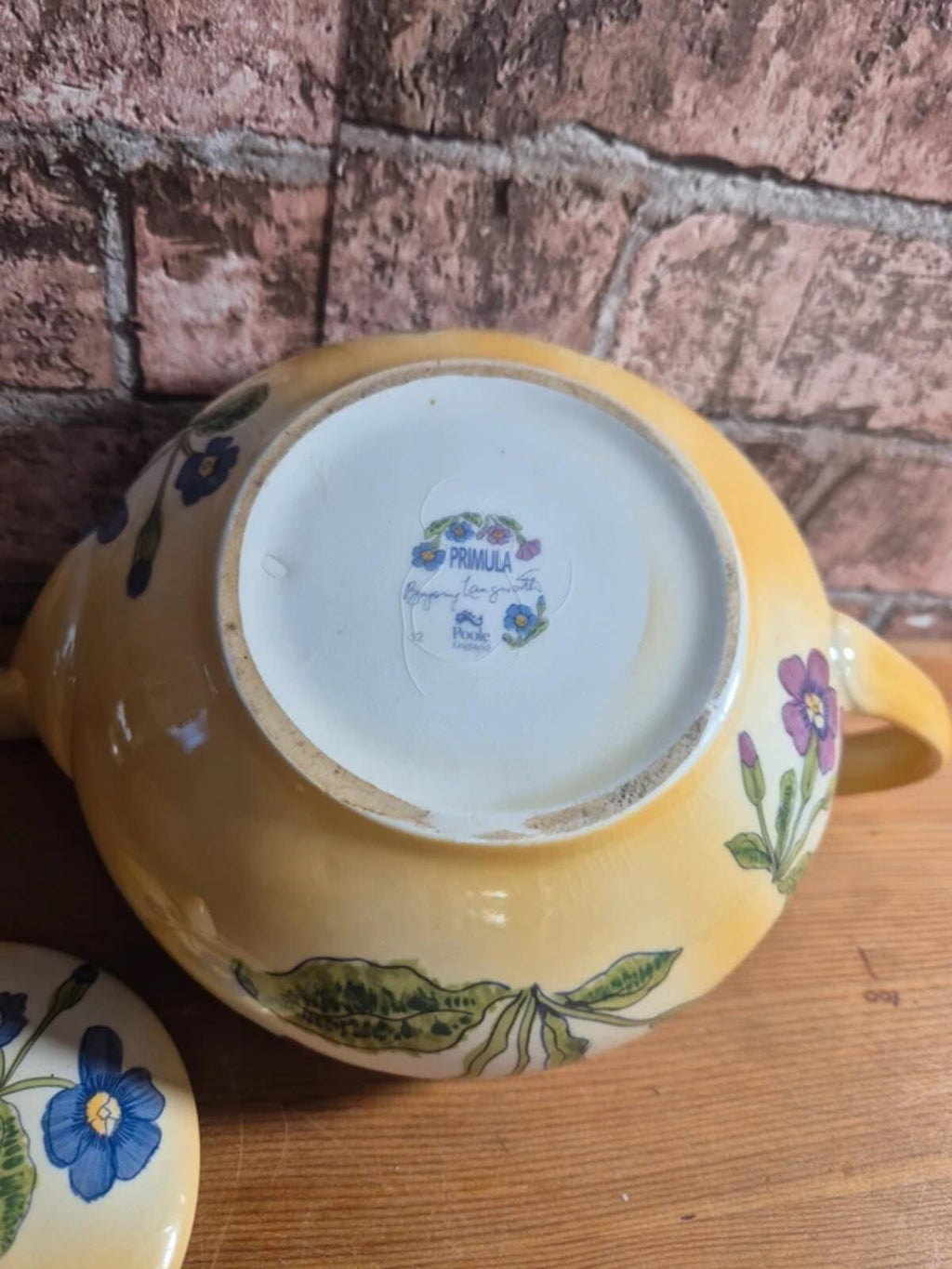 Poole Pottery 'Primula' teapot