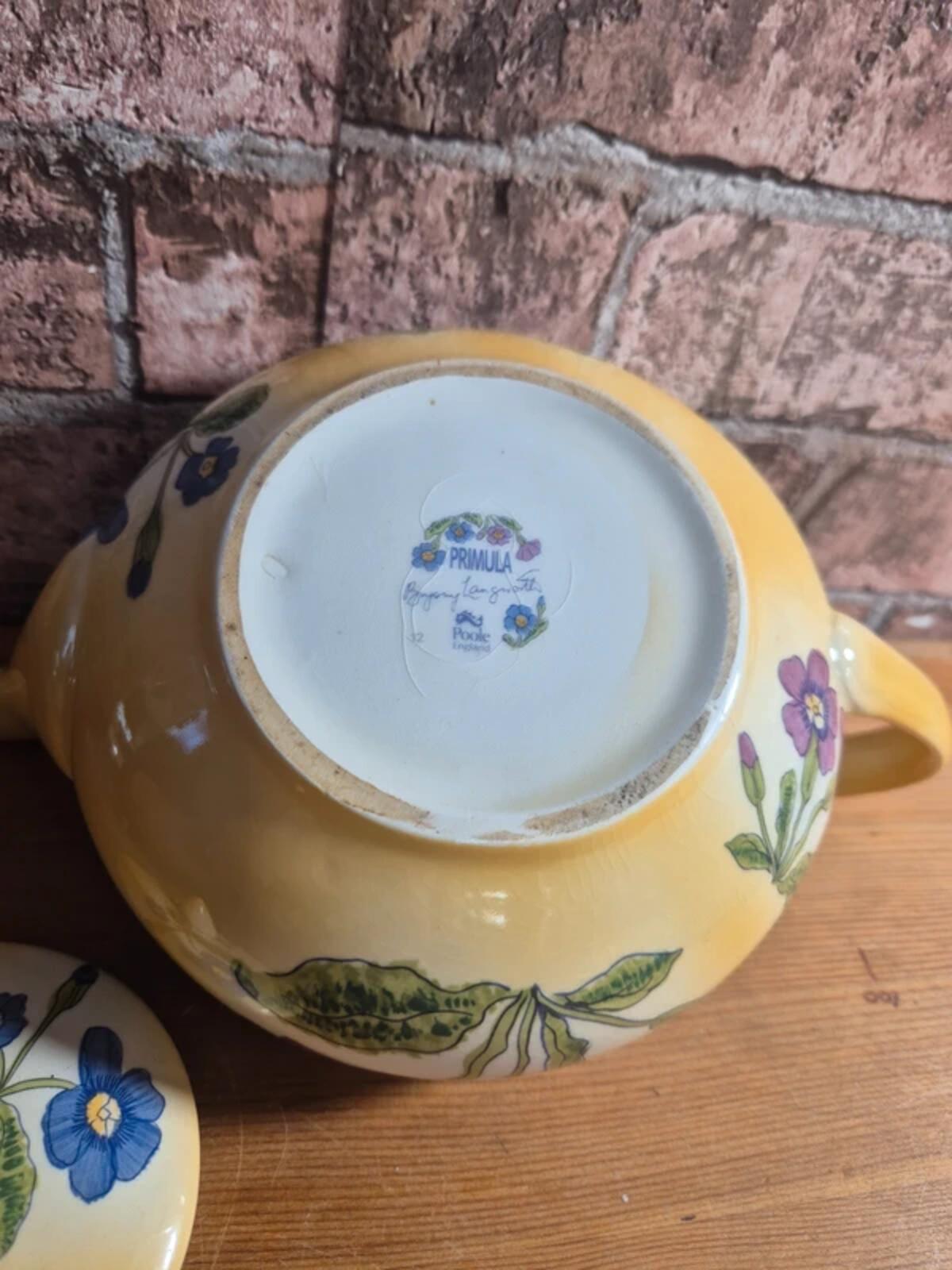 Poole Pottery 'Primula' teapot