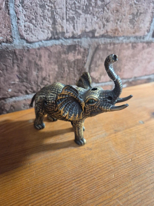 Novelty elephant lighter