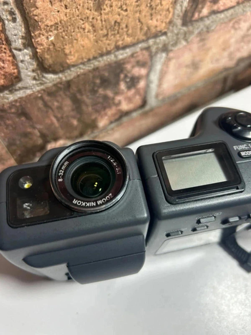 Nikon Coolpix 995 Camera