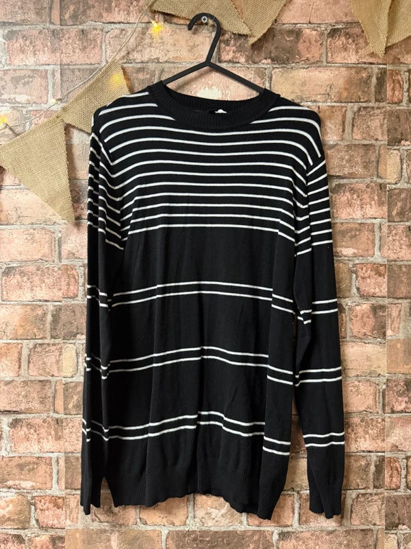 Peacocks Black and White Light Knit Top - Size 12