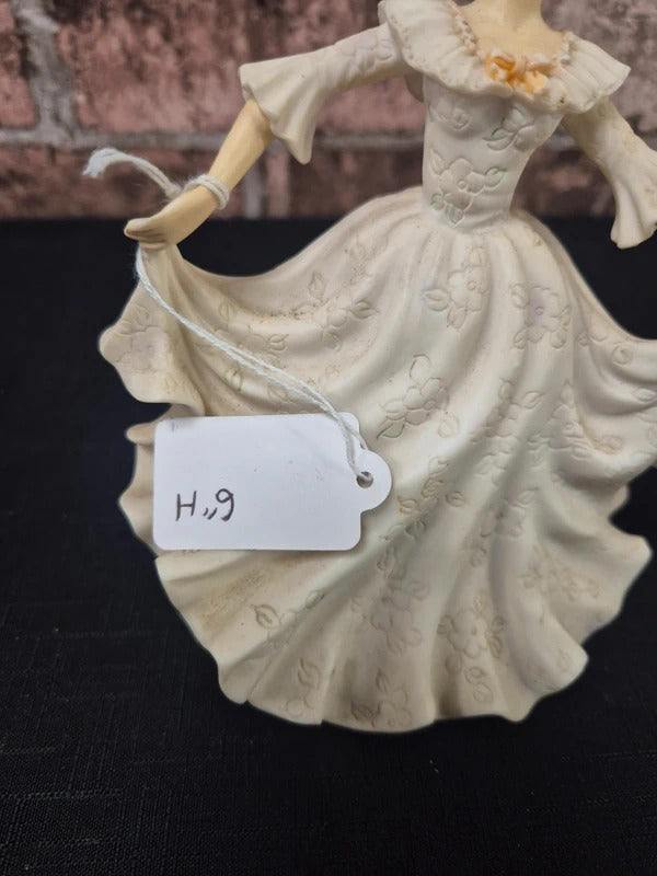 Leonardo Collection lady statue