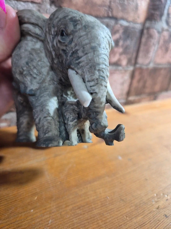 Mum&baby elephant figure