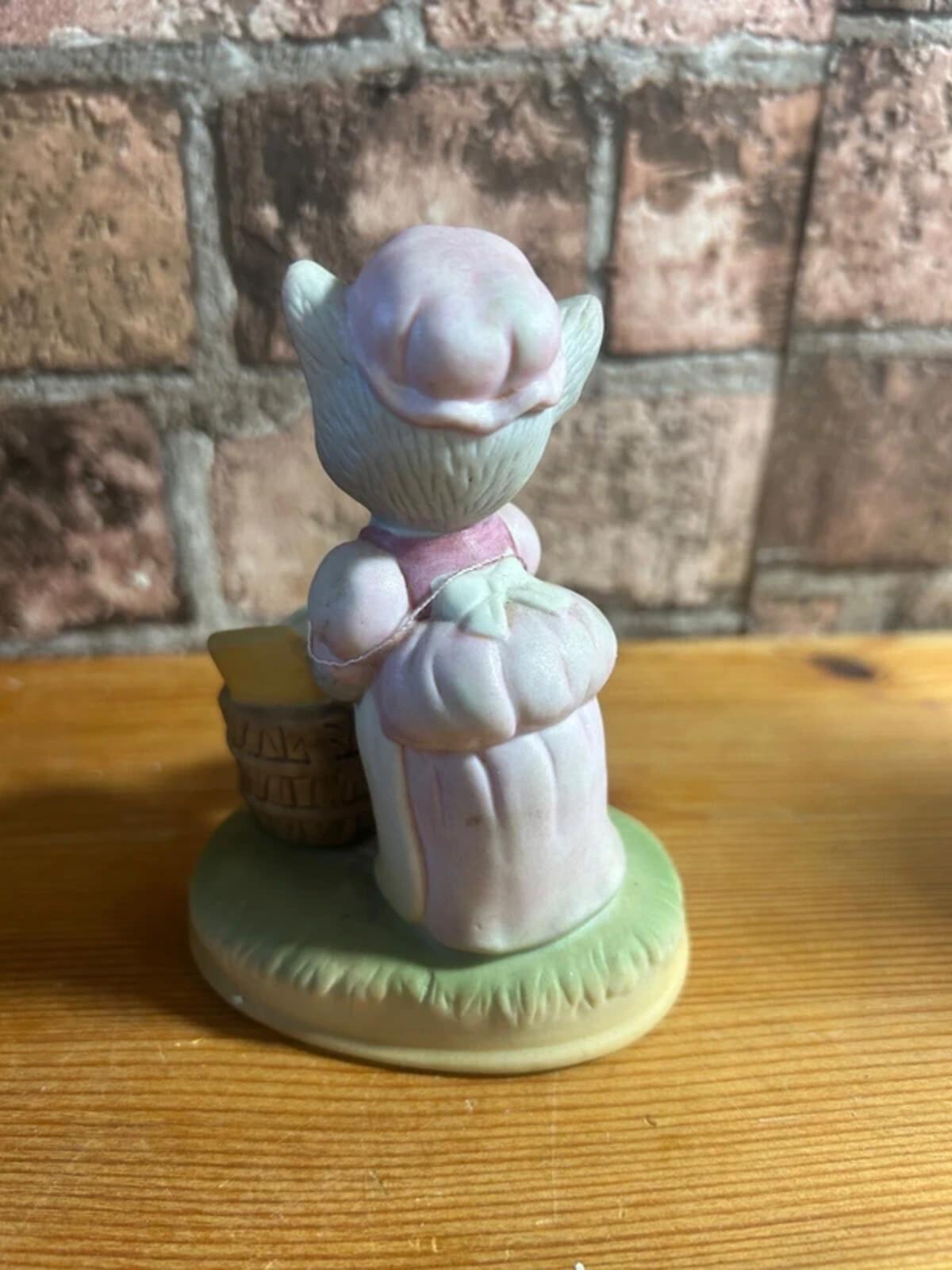 Ceramic Kitsch Cat Ornament