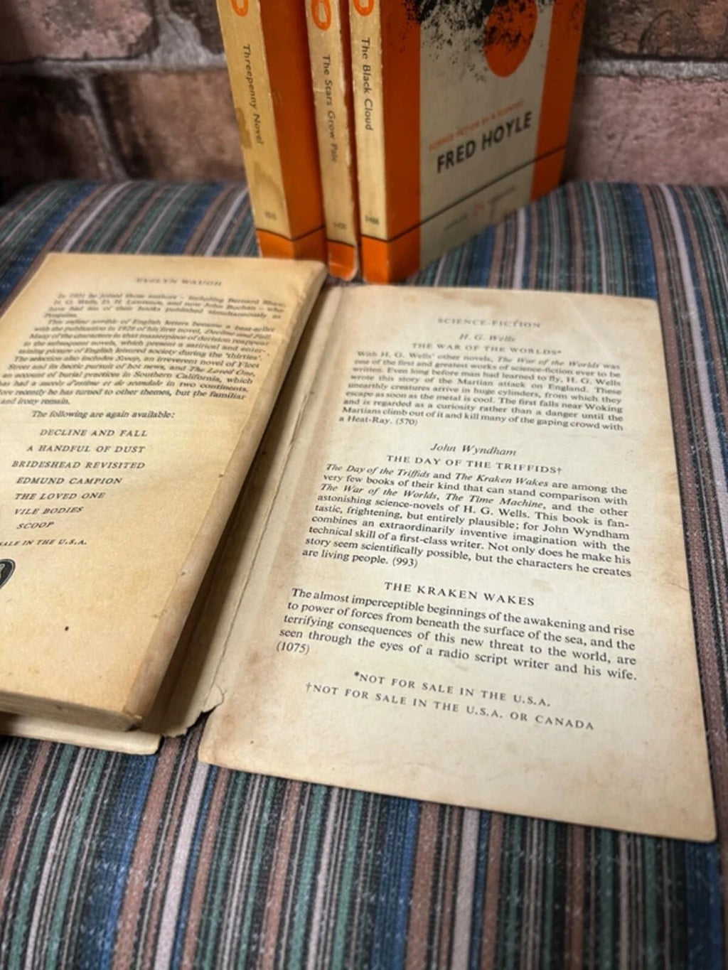 Vintage Penguin Books x 7