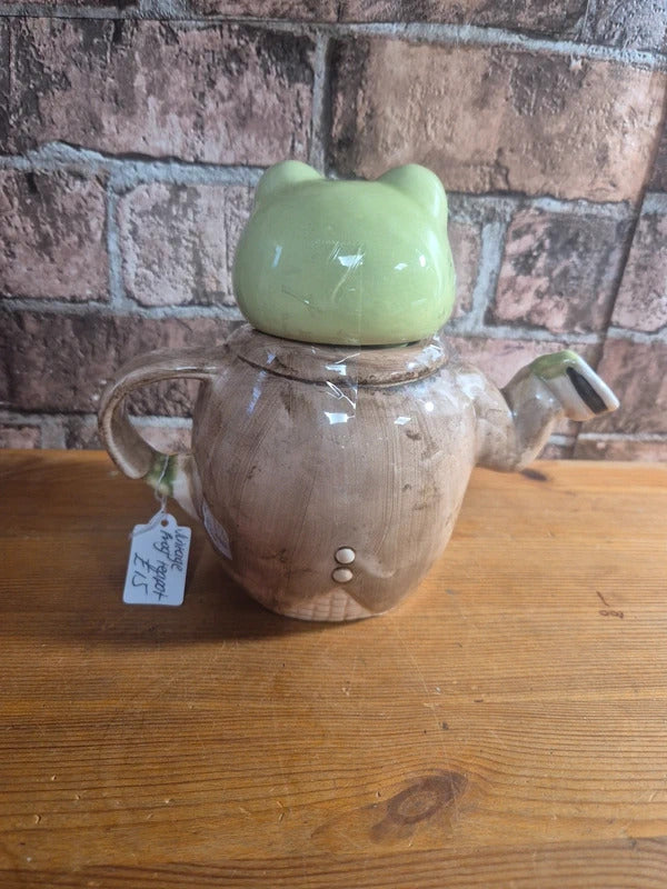 Vintage frog teapot