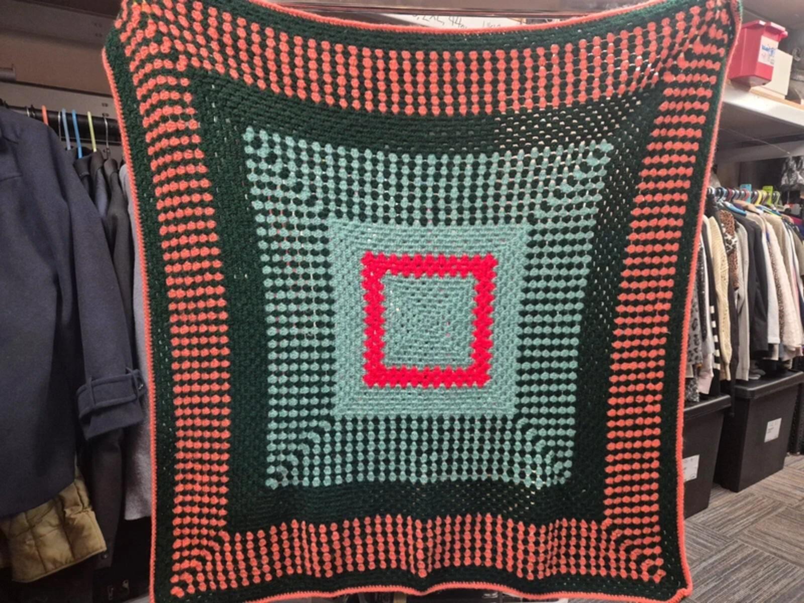 Crochet blanket red/green