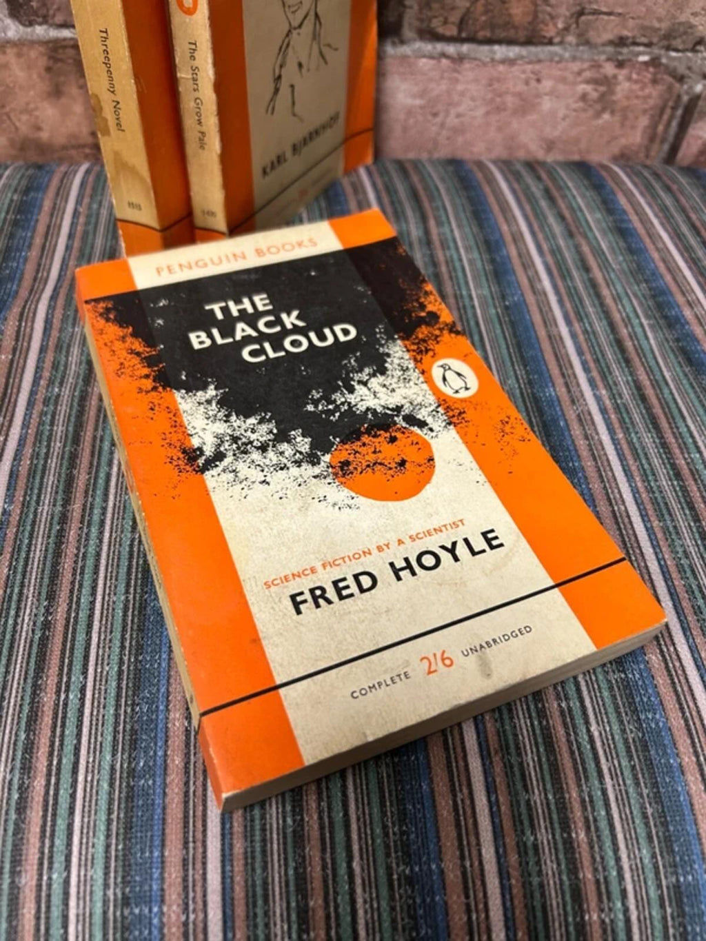 Vintage Penguin Books x 7