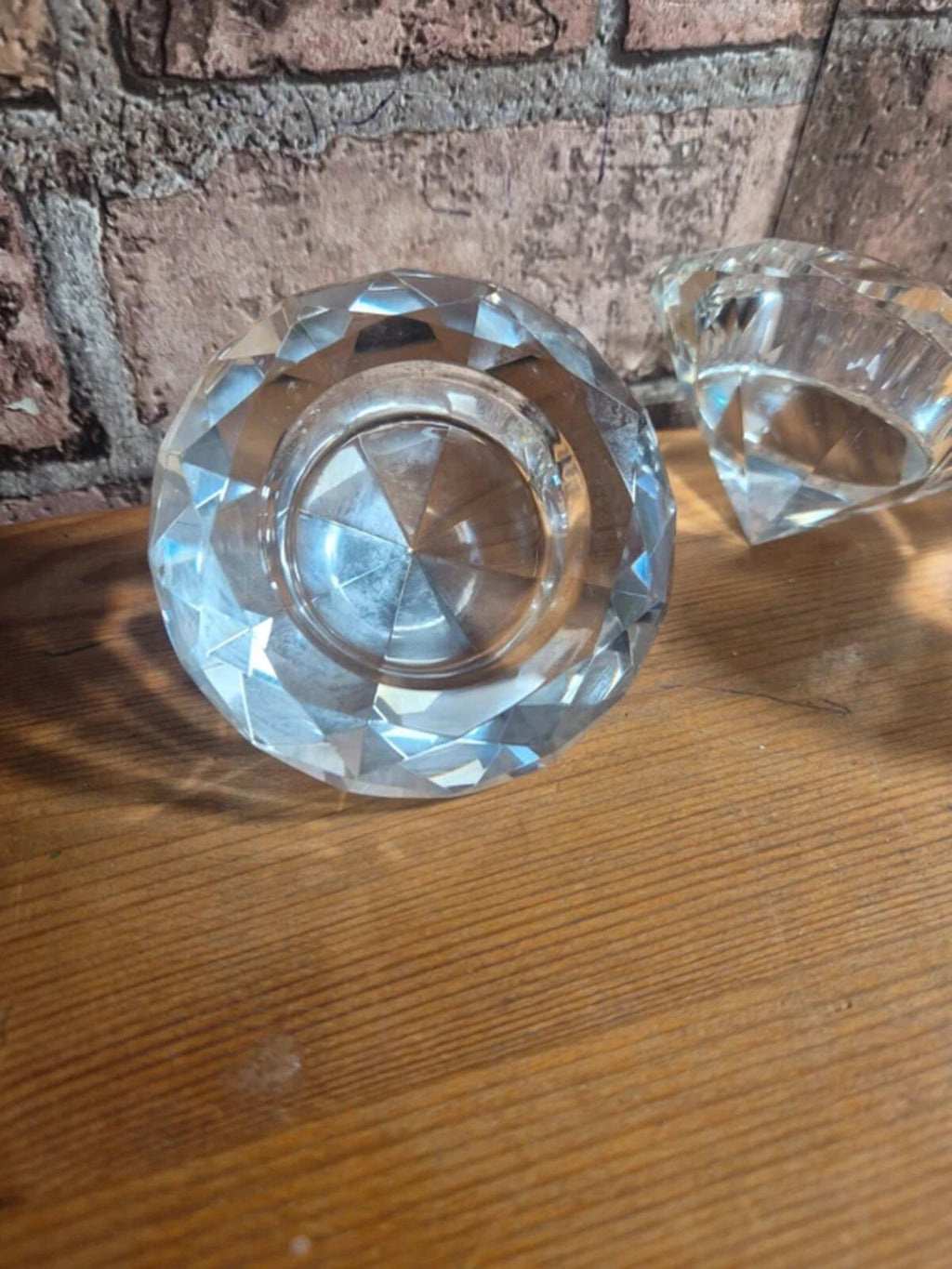 Cyrstal style pointed paper weight/slanted tealight holder