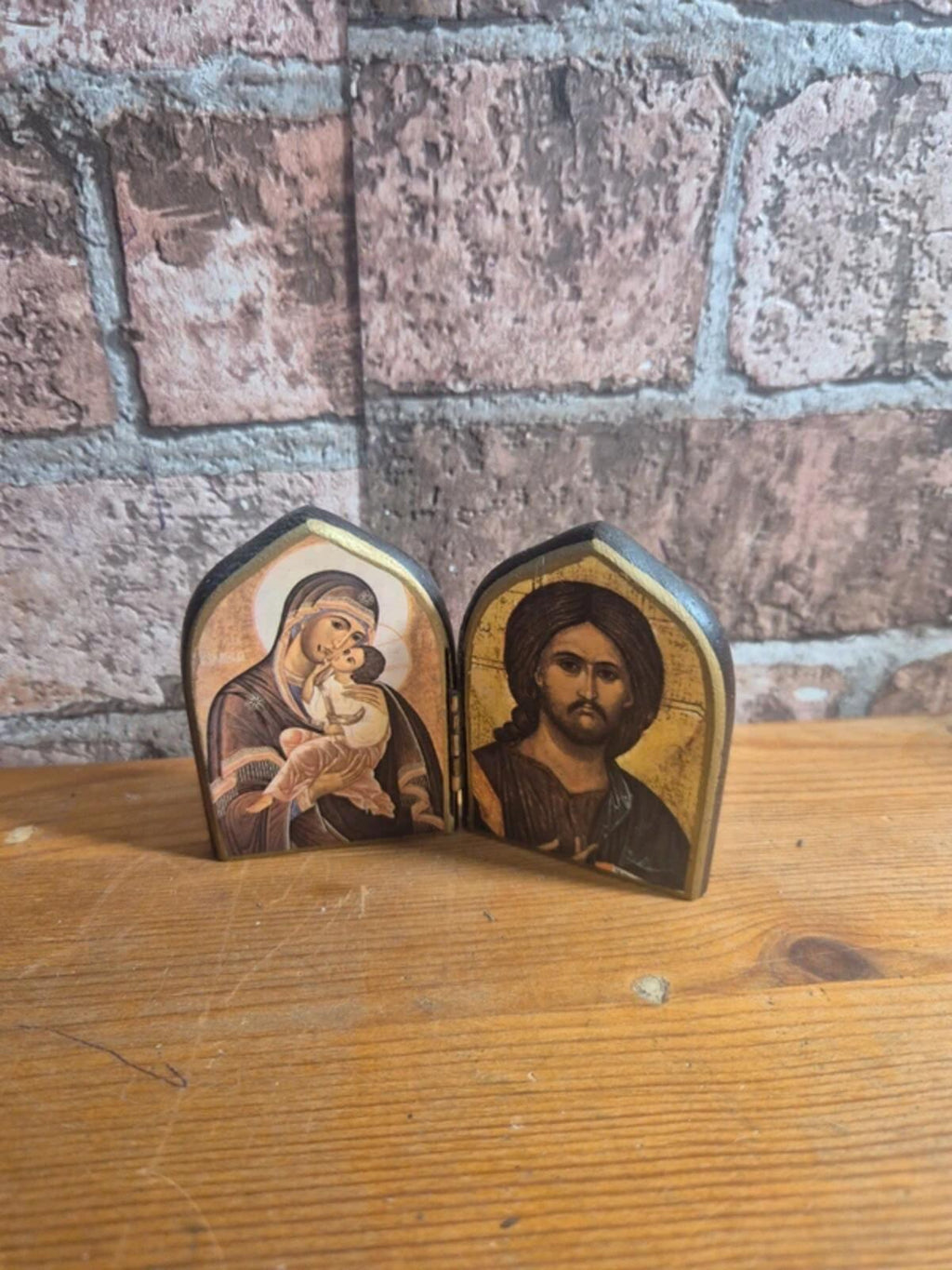 Foldable religious icon decor