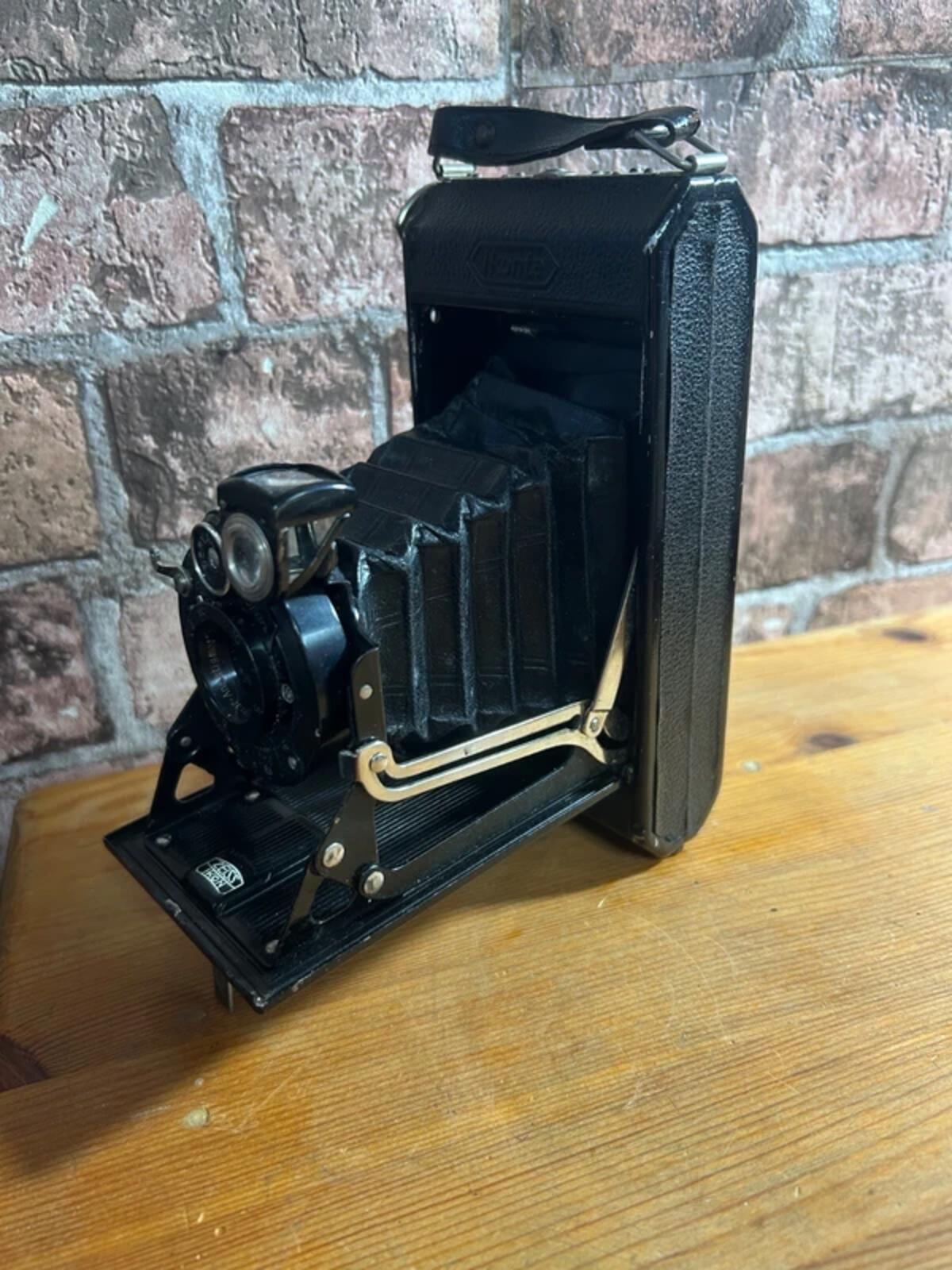 Zeiss Ikon Cocaretic Folding Camera