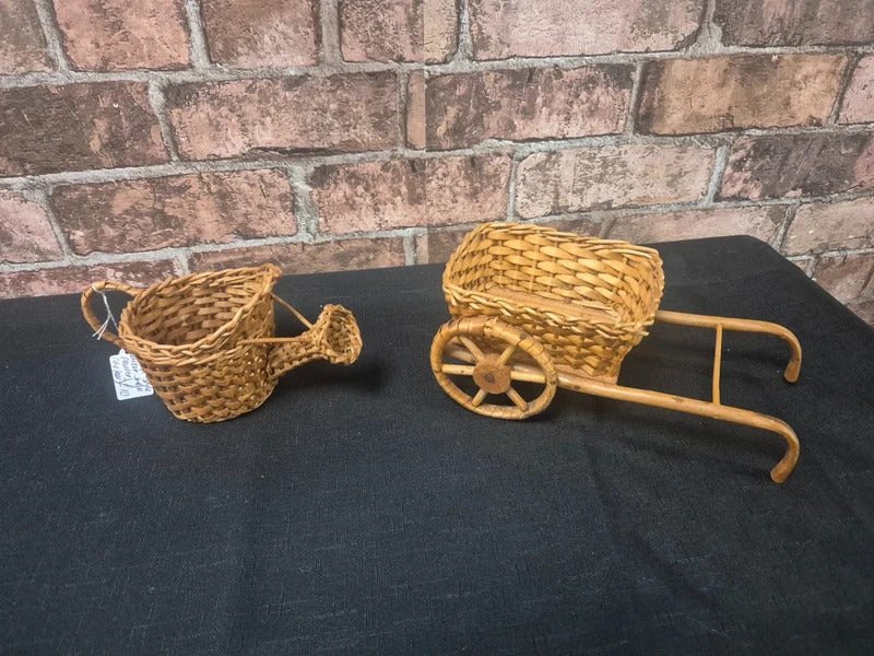 Vintage style wicker small planters